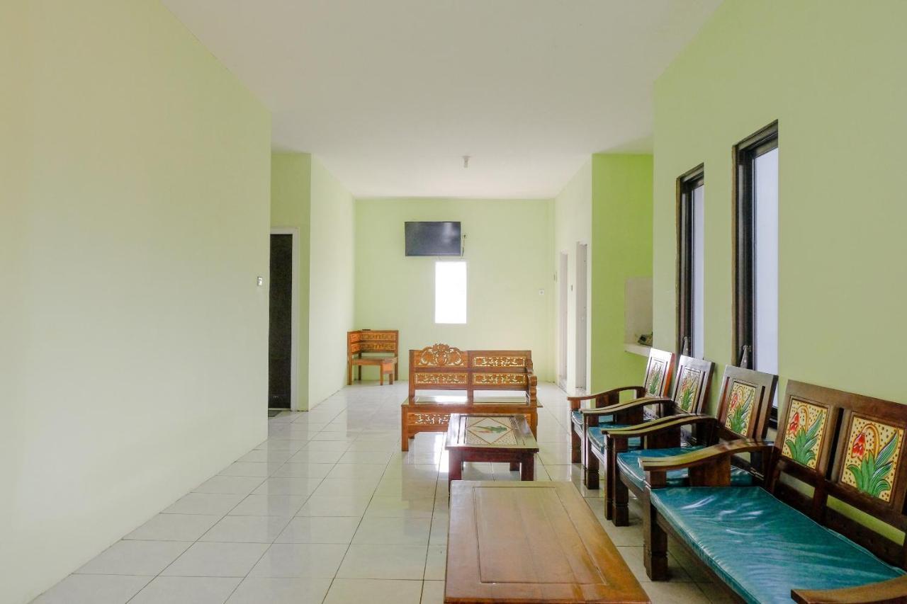 Spot On 2081 Sriwijaya Family Residence Lawang Kültér fotó