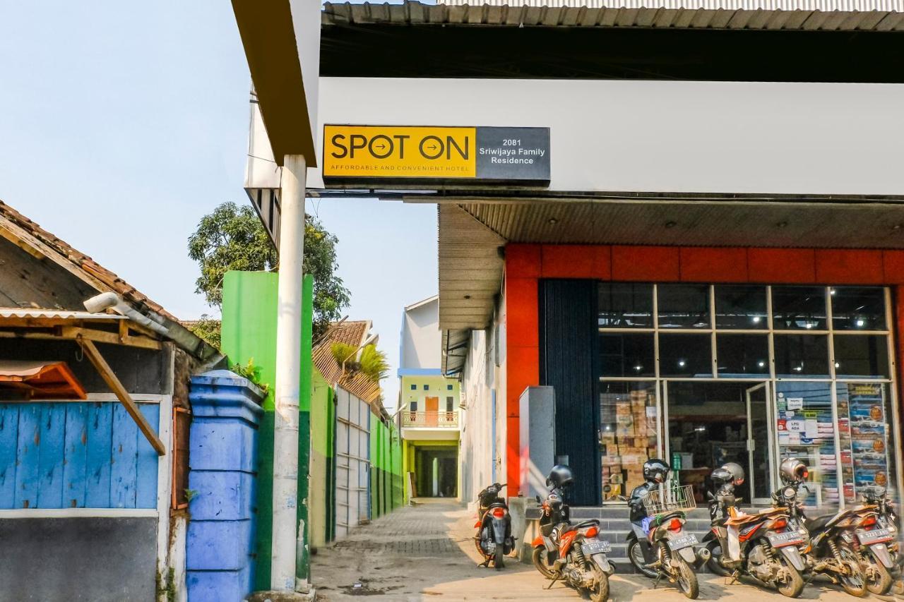 Spot On 2081 Sriwijaya Family Residence Lawang Kültér fotó