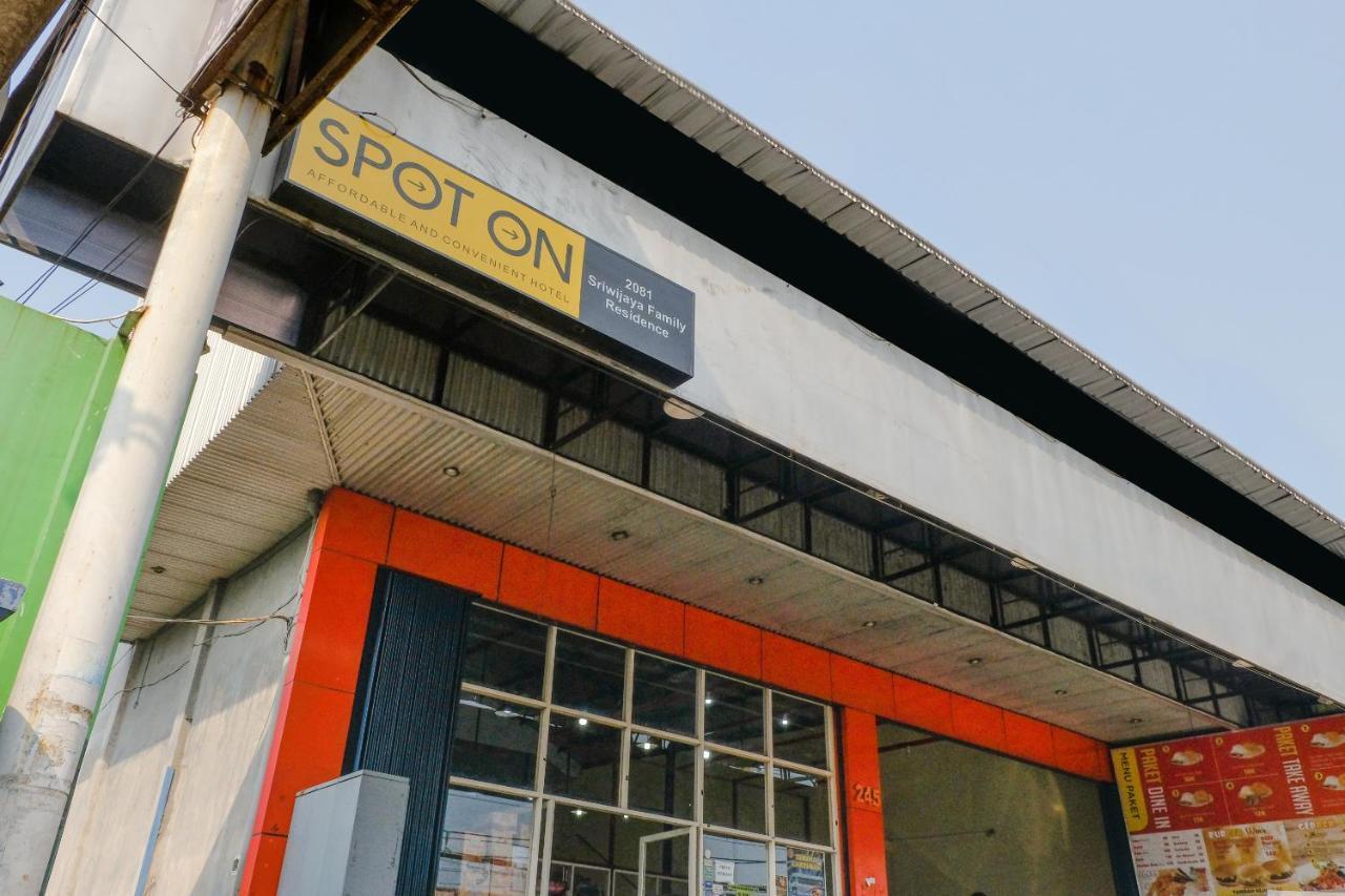 Spot On 2081 Sriwijaya Family Residence Lawang Kültér fotó
