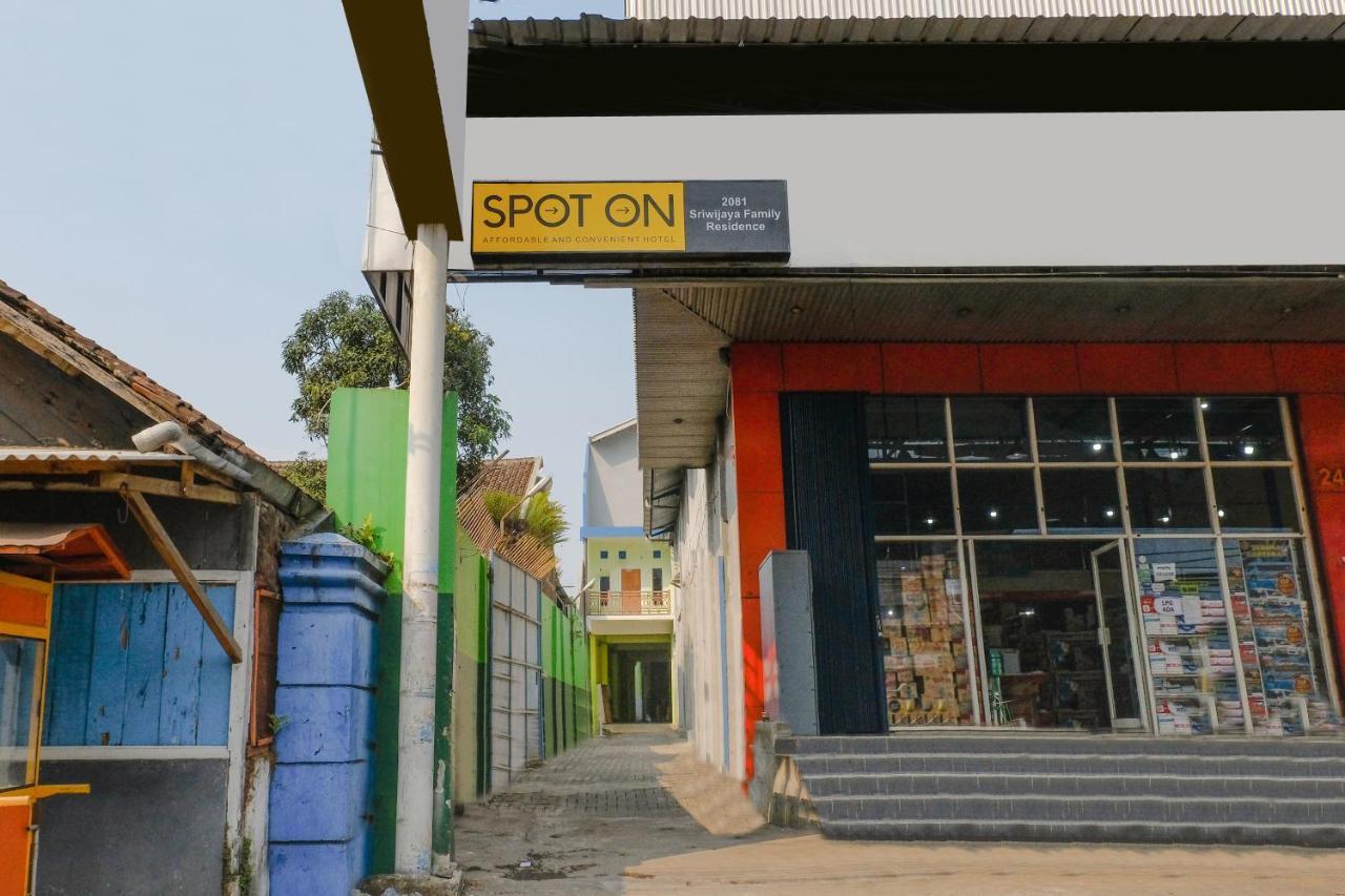 Spot On 2081 Sriwijaya Family Residence Lawang Kültér fotó