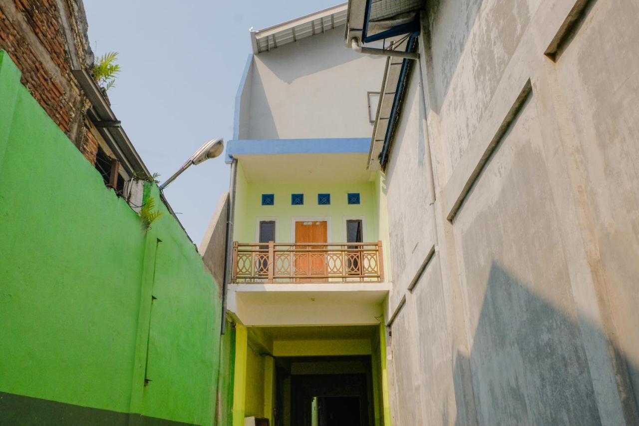 Spot On 2081 Sriwijaya Family Residence Lawang Kültér fotó
