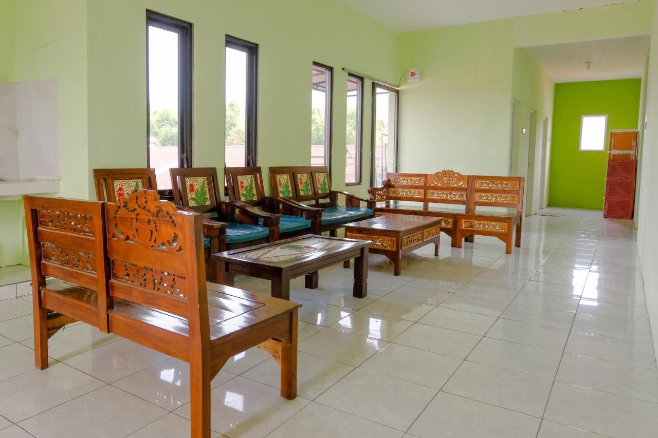 Spot On 2081 Sriwijaya Family Residence Lawang Kültér fotó