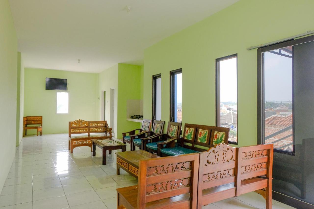 Spot On 2081 Sriwijaya Family Residence Lawang Kültér fotó