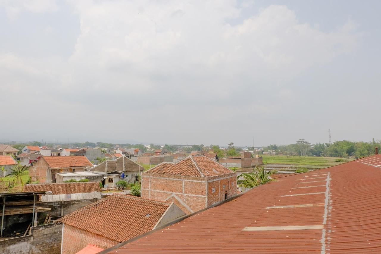 Spot On 2081 Sriwijaya Family Residence Lawang Kültér fotó